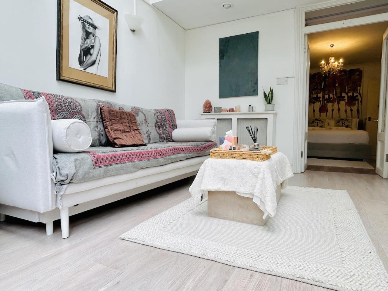 Kensington Secret Gem Apartment London Bilik gambar