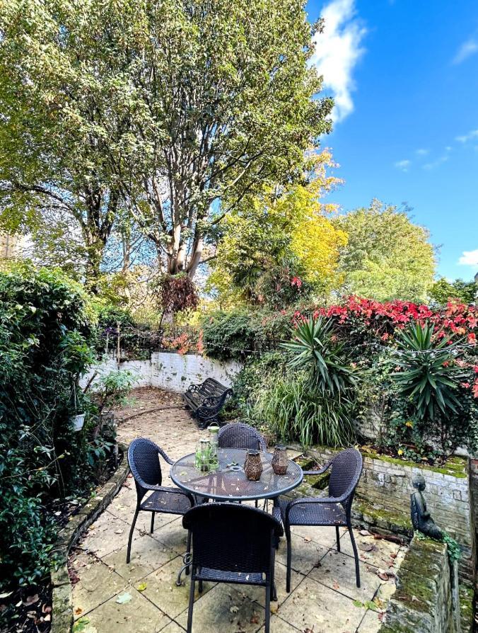Kensington Secret Gem Apartment London Bilik gambar